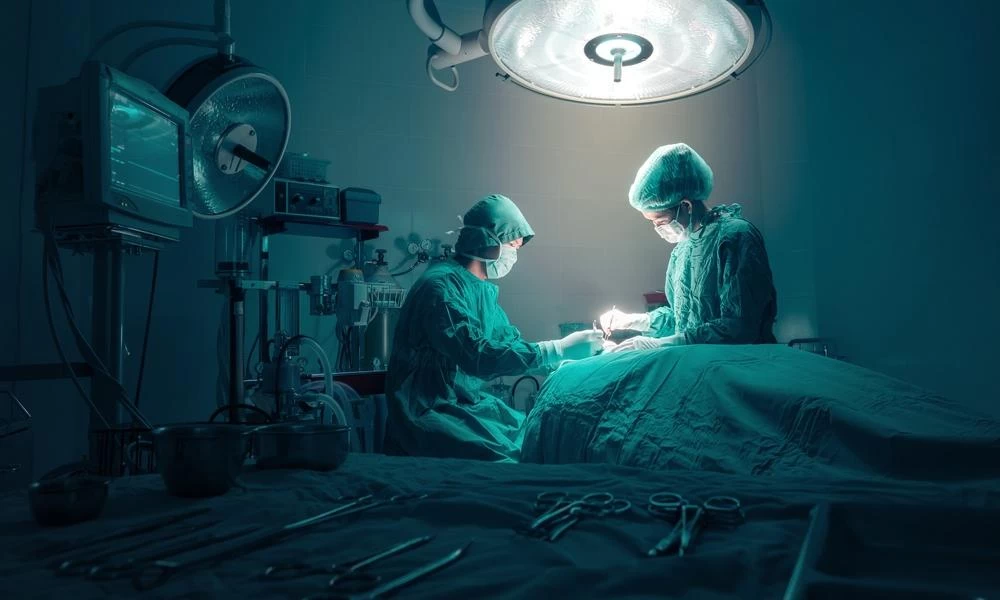 Τραγικό ιατρικό λάθος! Ζούσε εδώ και 20 χρόνια με ένα ψαλίδι στην κοιλιά της